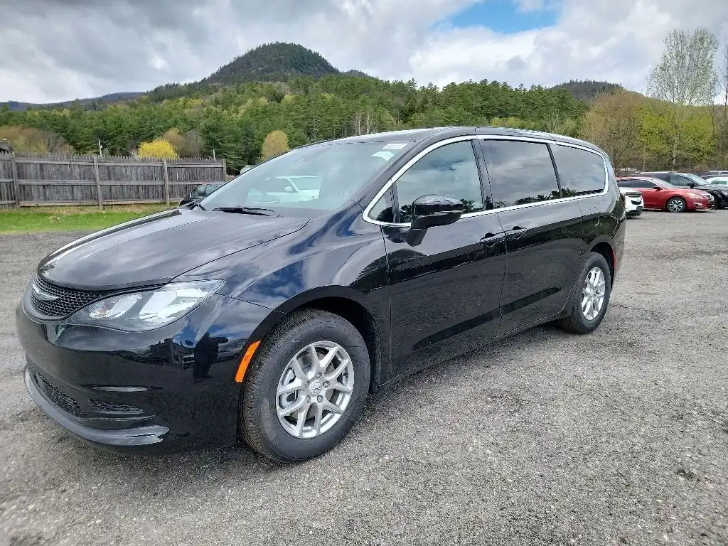 2026 Chrysler Voyager LX's photo