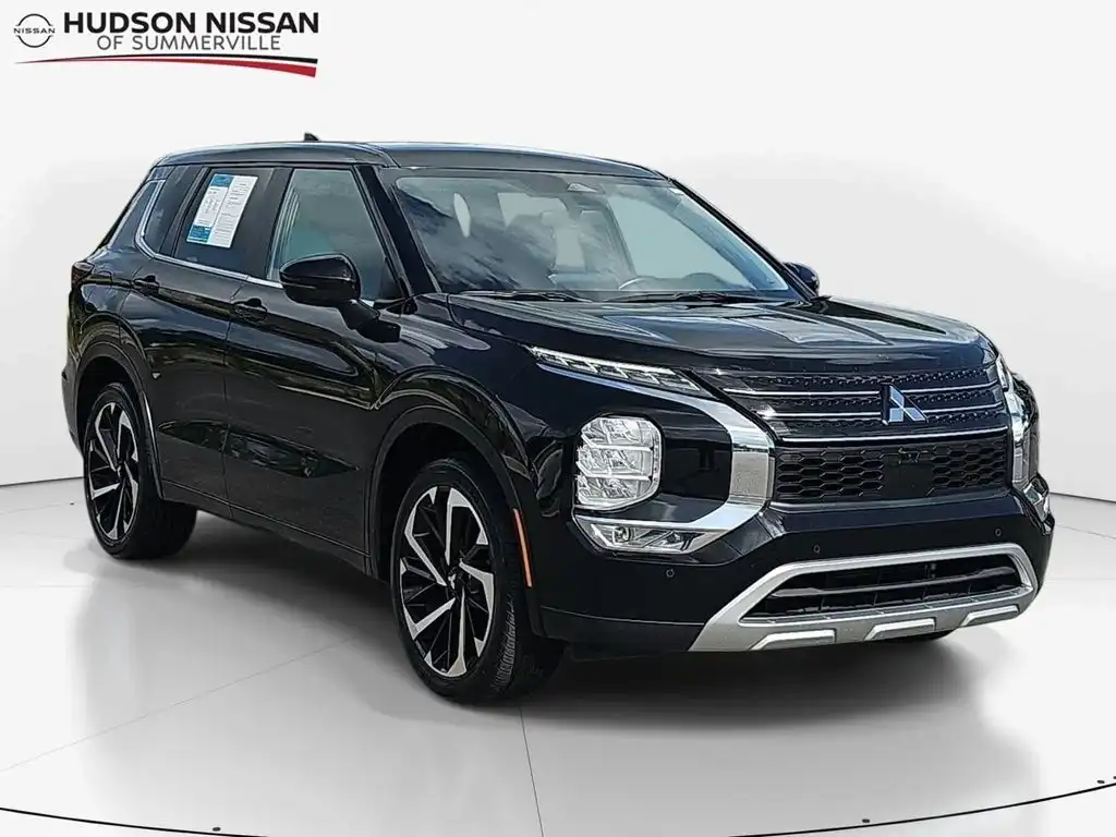 2024 Mitsubishi Outlander SE 2WD's photo