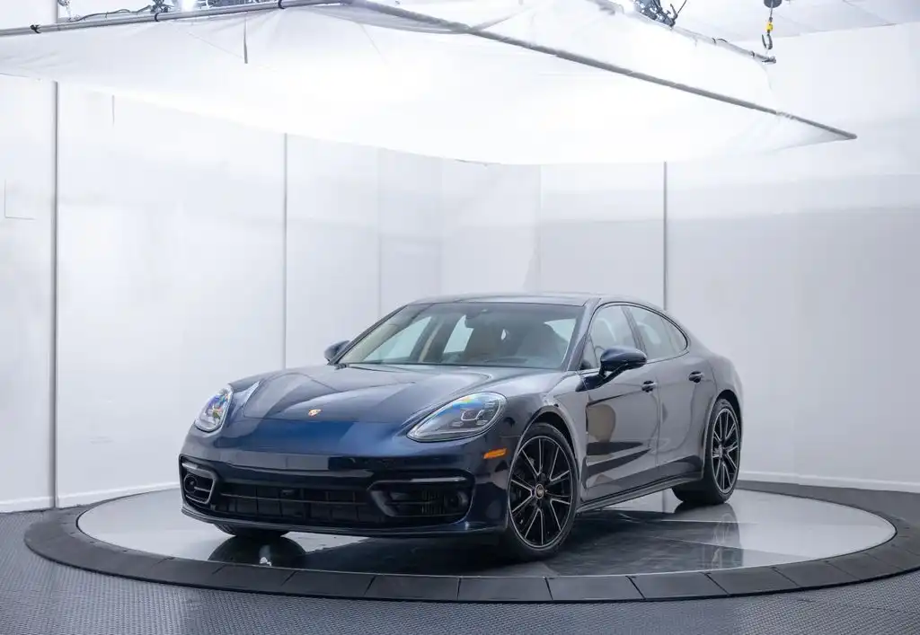 2023 Porsche Panamera 4 Platinum Edition's photo