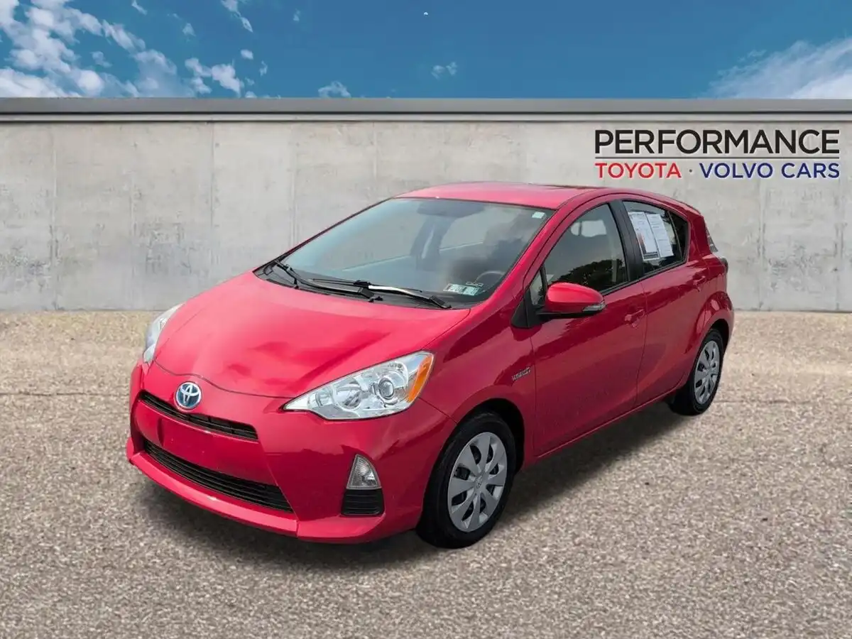 2014 Toyota Prius c Two's photo
