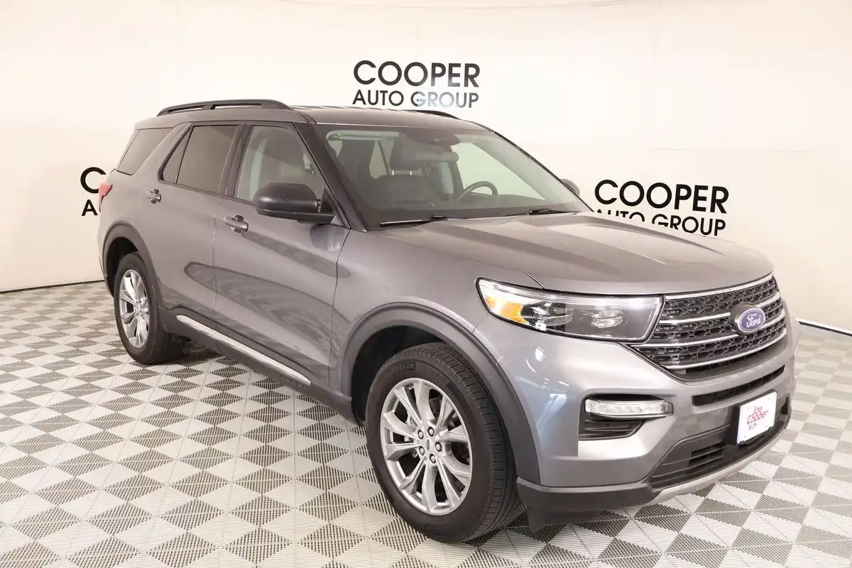 2023 Ford Explorer XLT 4WD's photo
