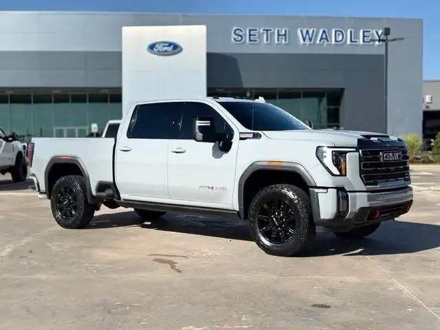 2025 GMC Sierra 4WD Crew Cab Standard Box AT4's photo