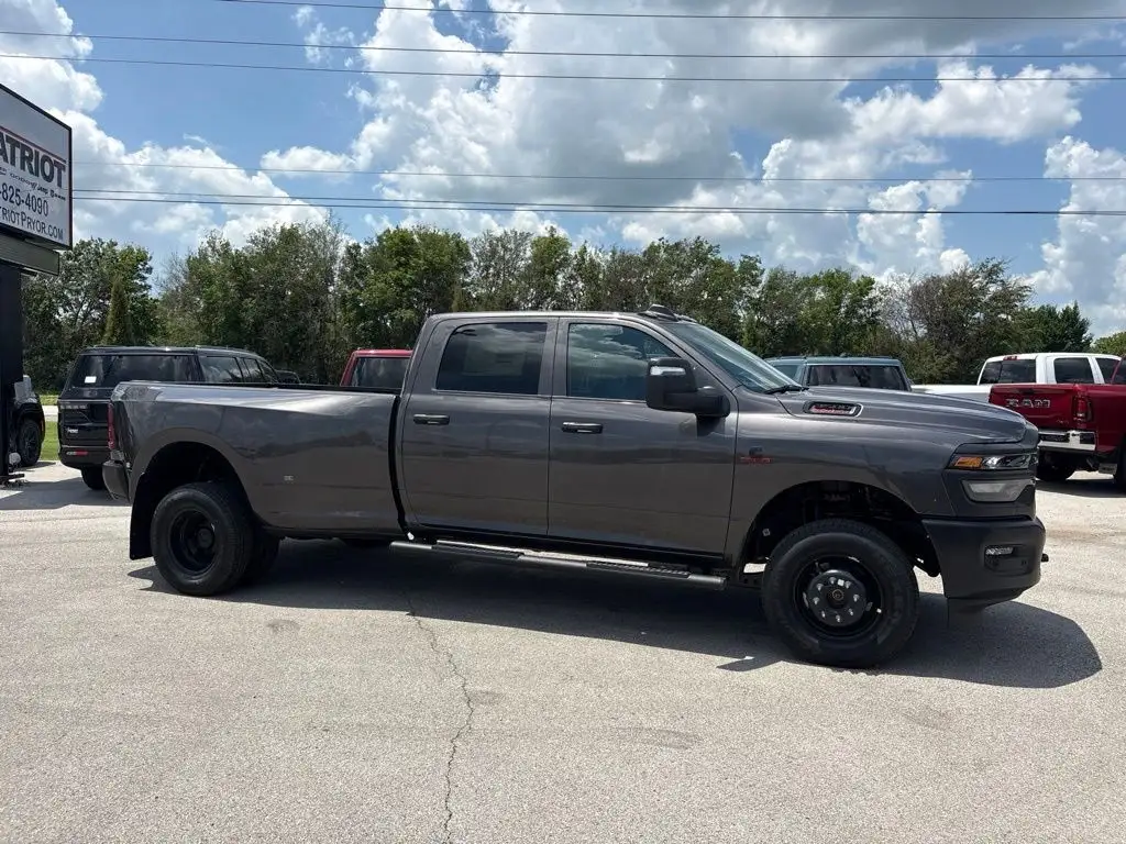 2026 RAM 3500 Tradesman 4WD Crew Cab LWB photo 1