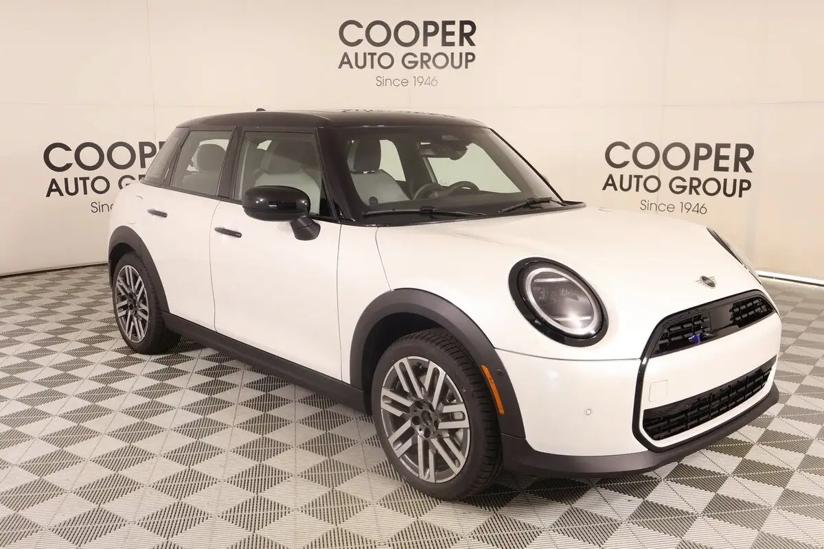2026 MINI Hardtop Cooper Oxford Edition photo 1