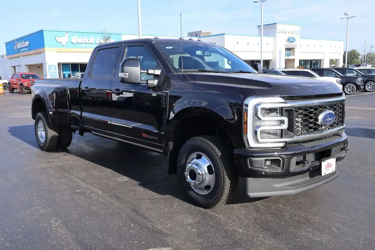 2026 Ford F-350 Platinum 4x4 Crew Cab 8' Box DRW's photo