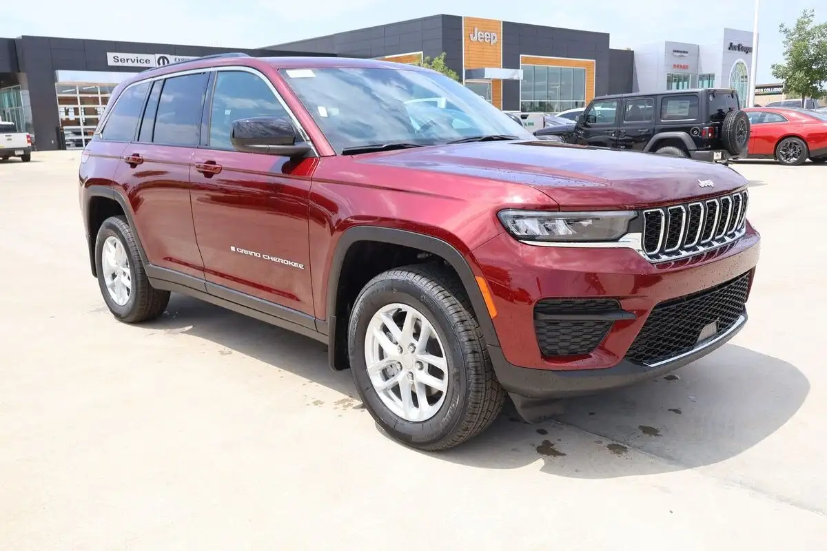 2026 Jeep Grand Cherokee Laredo X 4x4's photo