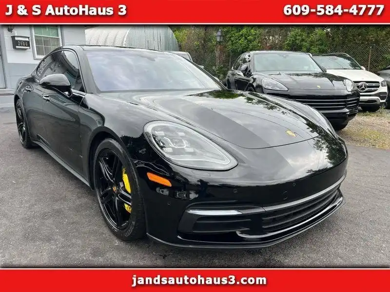 2017 Porsche Panamera Base's photo