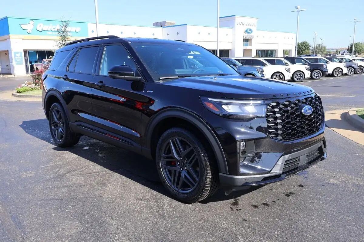 2026 Ford Explorer ST-LINE 4WD's photo