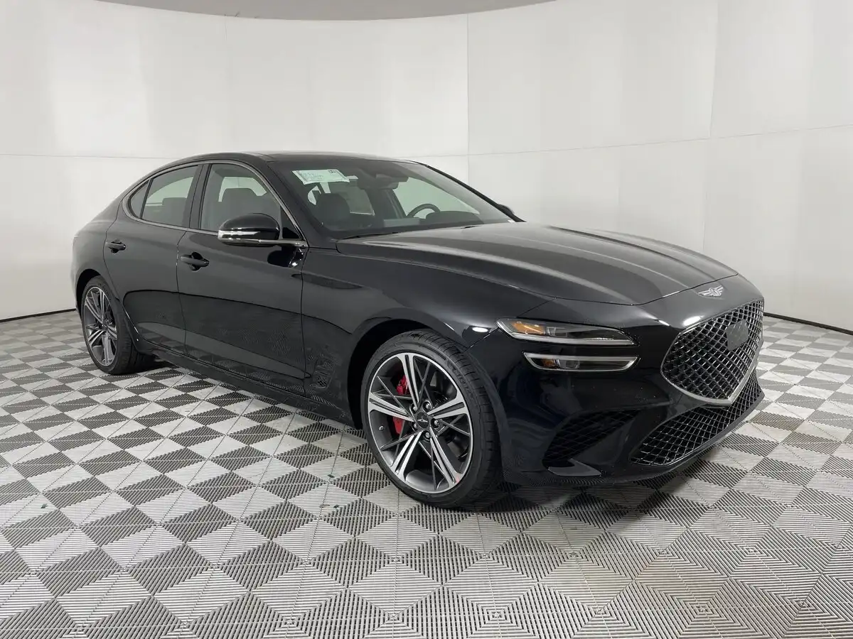 2025 Genesis G70 2.5T Standard's photo