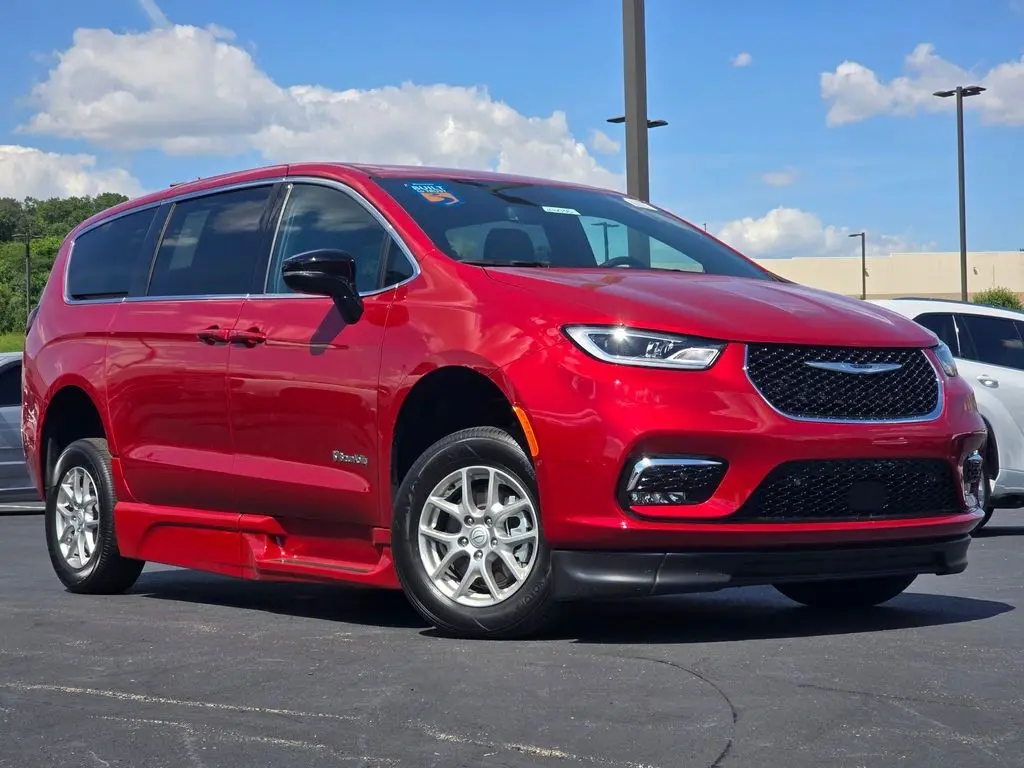 2026 Chrysler Pacifica Select photo 3