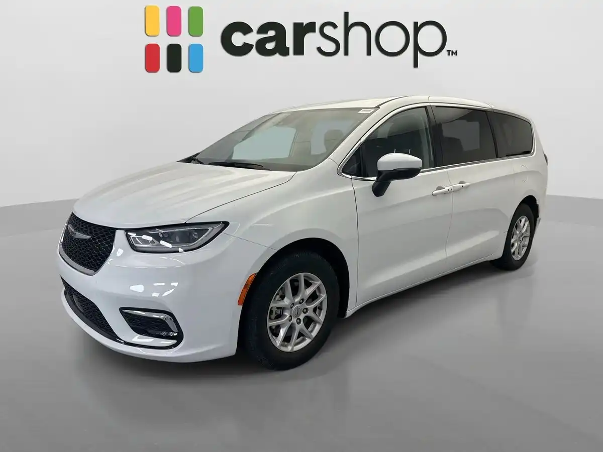 2023 Chrysler Pacifica Touring L's photo