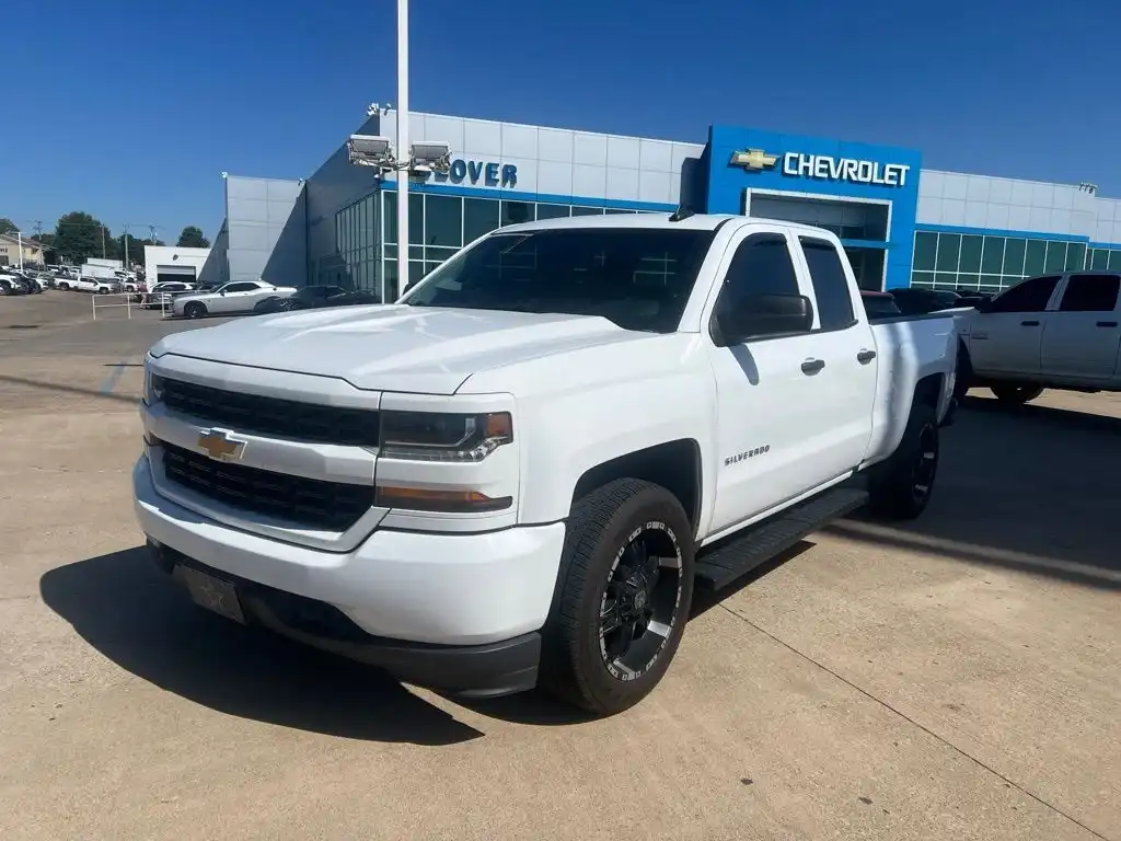 2017 Chevrolet Silverado 1500 Custom Double Cab Standard Box's photo