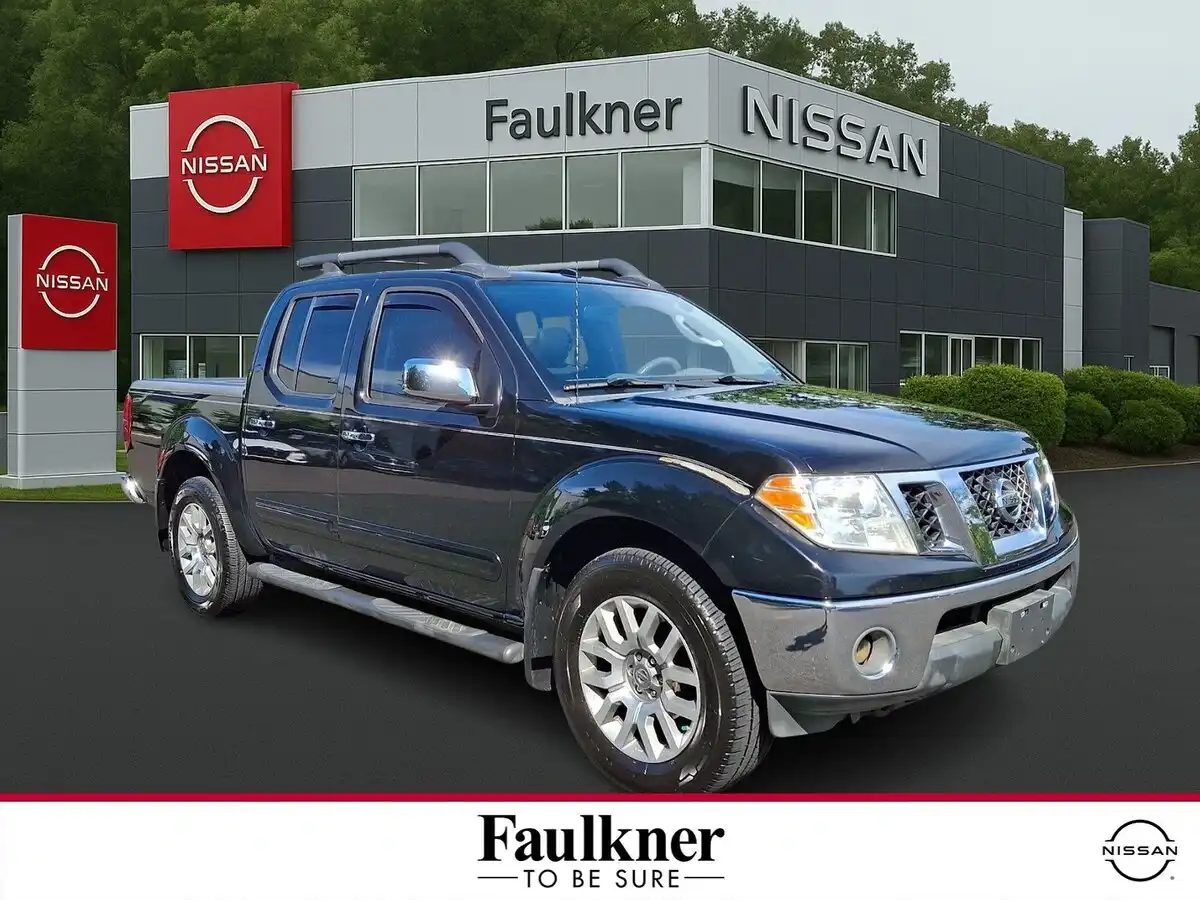 2011 Nissan Frontier 4.0 SL Crew Cab 4WD Auto SWB's photo