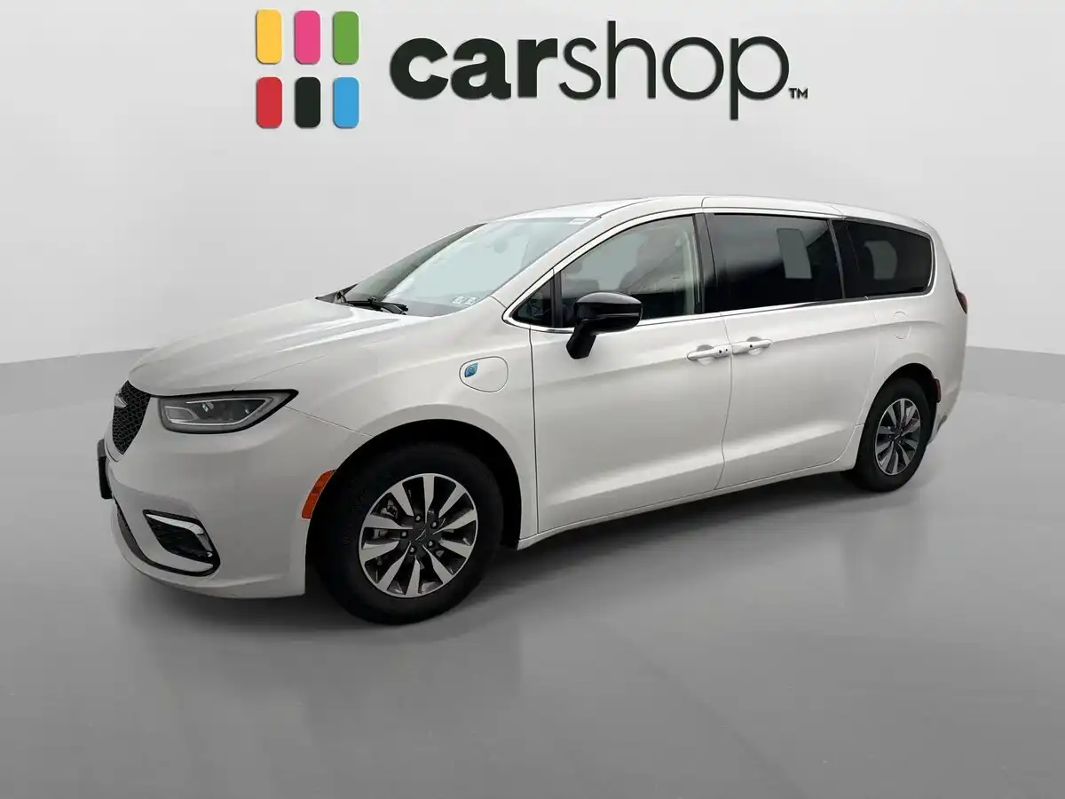 2024 Chrysler Pacifica Hybrid Select PHEV's photo