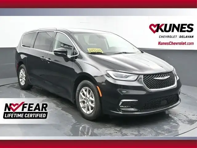 2024 Chrysler Pacifica Touring L's photo
