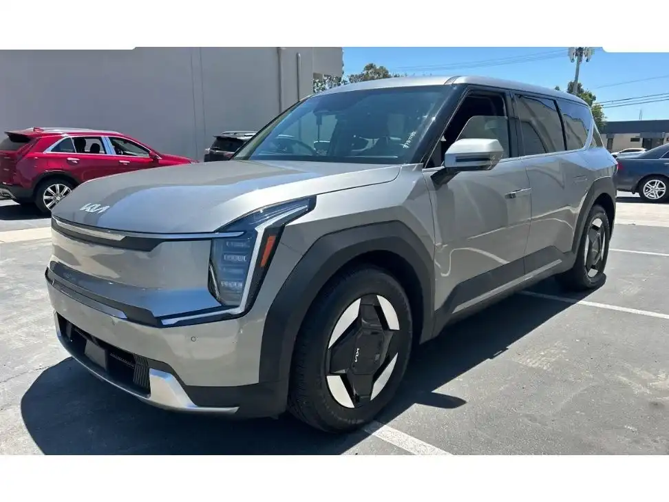 2024 Kia EV9 Light L/R's photo
