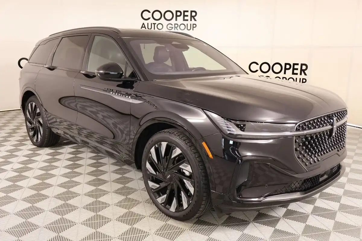 2025 Lincoln Nautilus Reserve AWD's photo