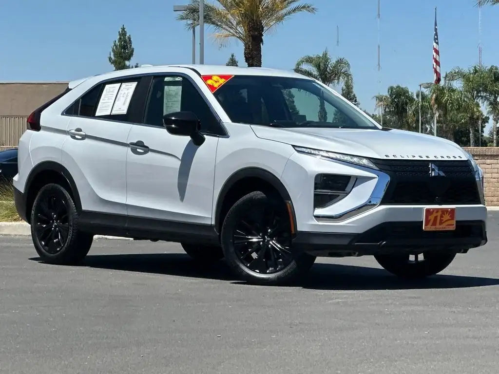 2022 Mitsubishi Eclipse Cross LE S-AWC's photo