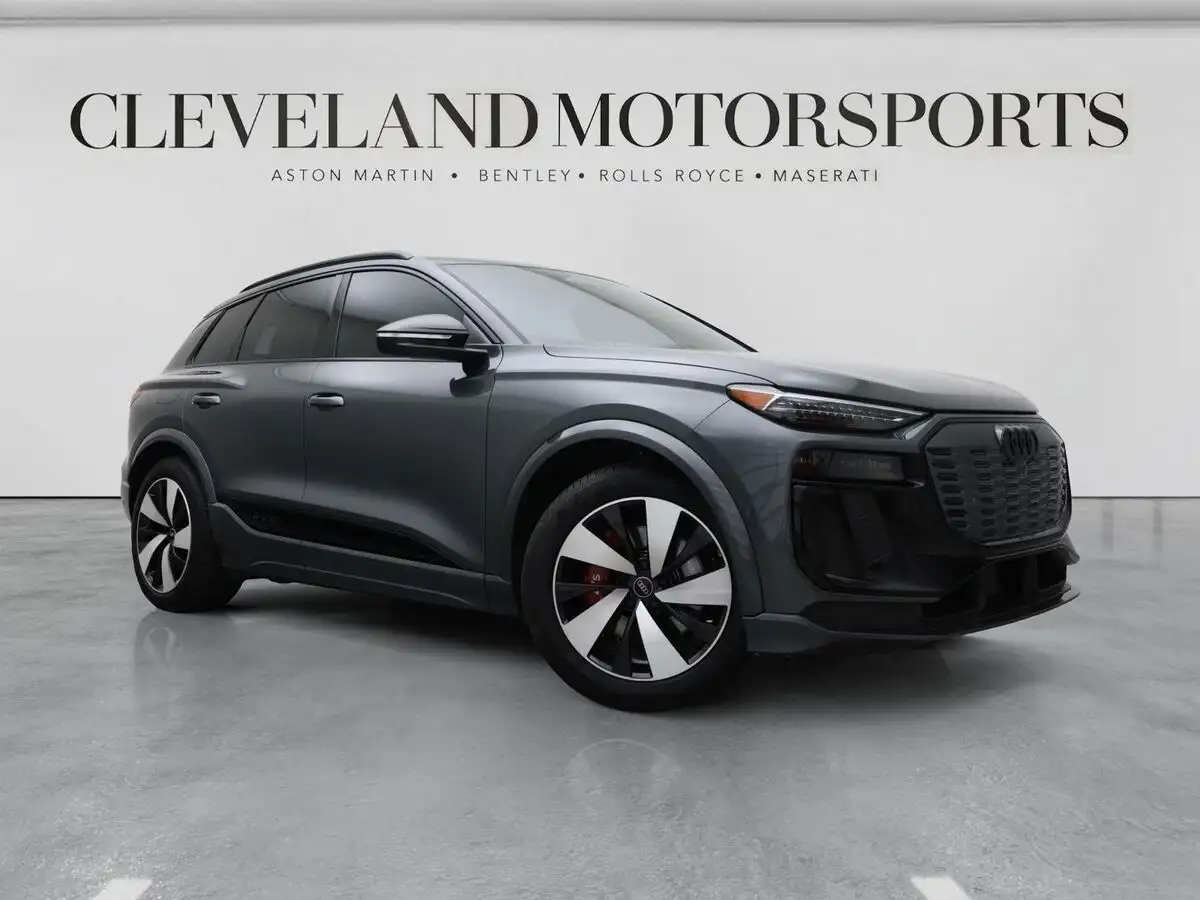 2025 Audi SQ6 e-tron Prestige quattro's photo