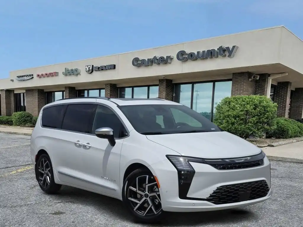 2027 Chrysler Pacifica Pinnacle's photo