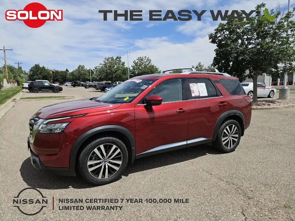 2023 Nissan Pathfinder Platinum 4WD's photo
