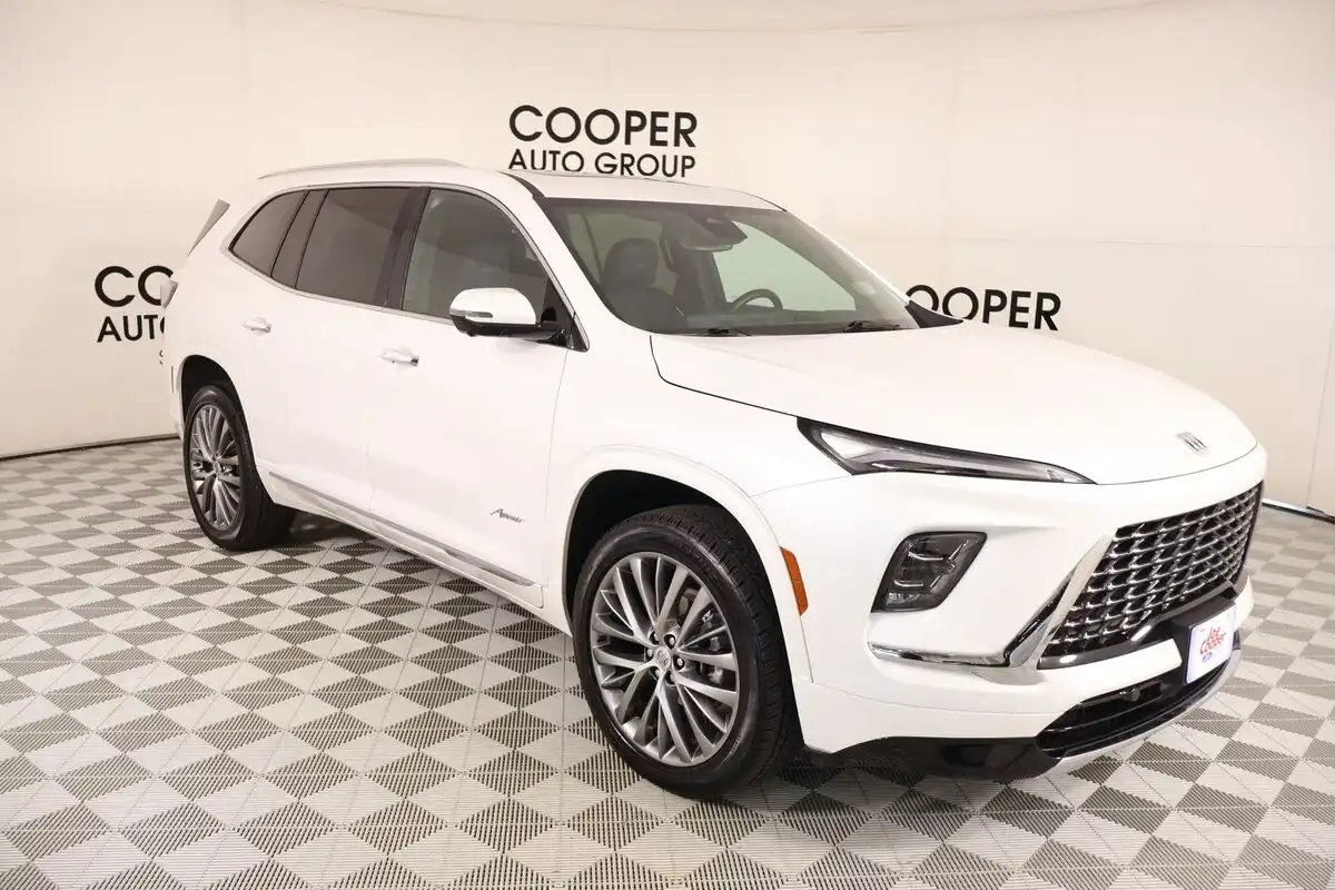 2025 Buick Enclave Avenir's photo