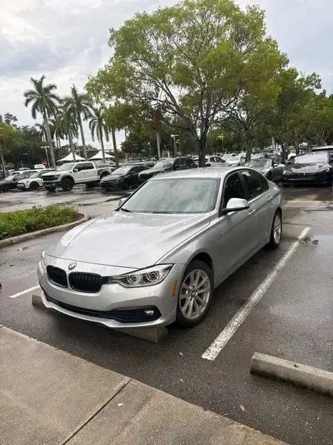 2018 BMW 3 Series 320i Sedan's photo