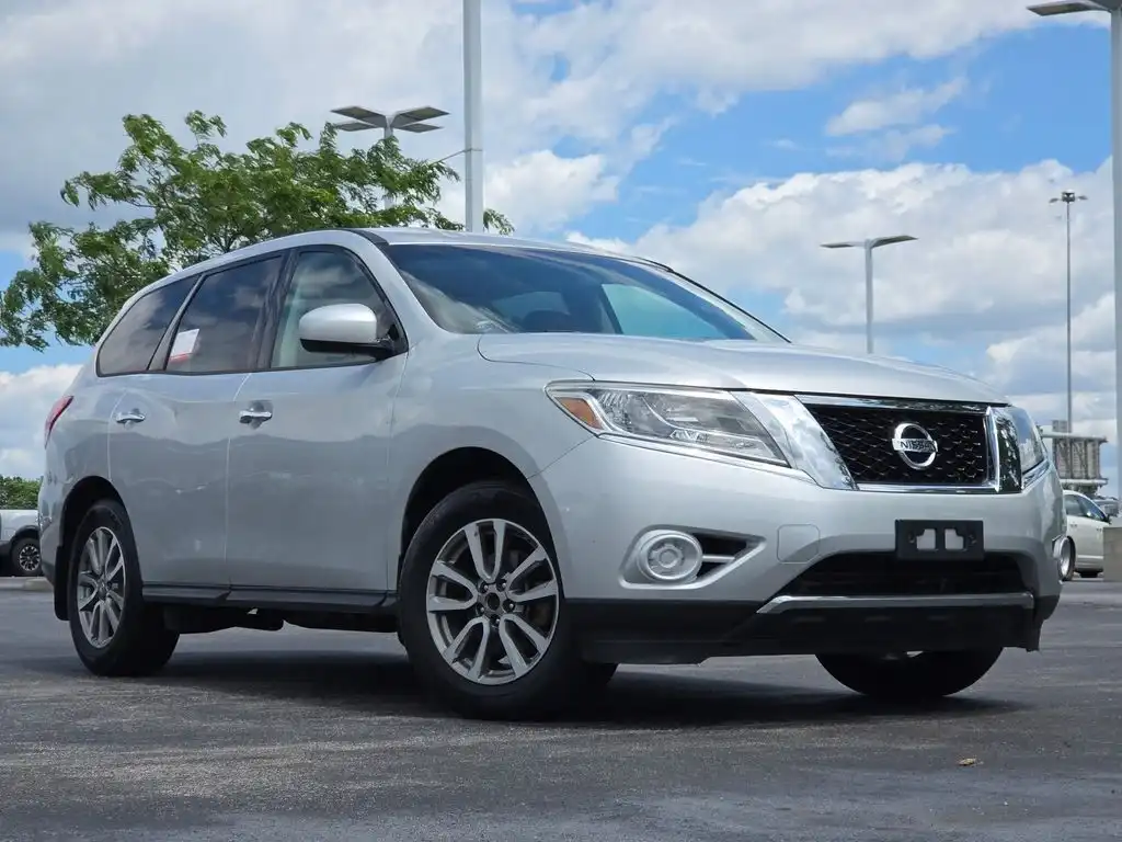 2015 Nissan Pathfinder S 2WD's photo