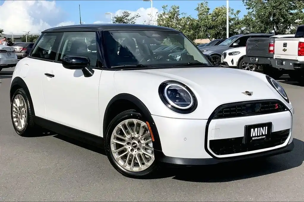 2026 MINI Hardtop Cooper S Signature's photo