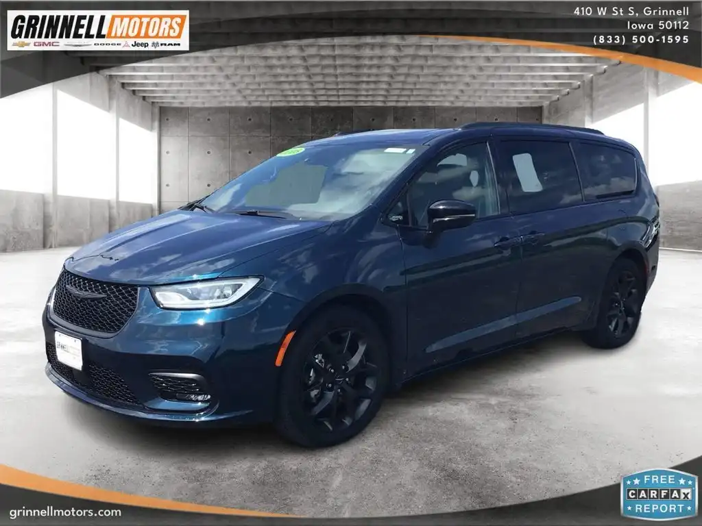2025 Chrysler Pacifica Limited's photo