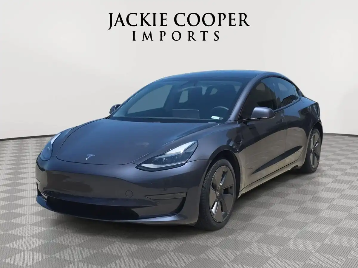 2021 Tesla Model 3 Standard Range Plus's photo