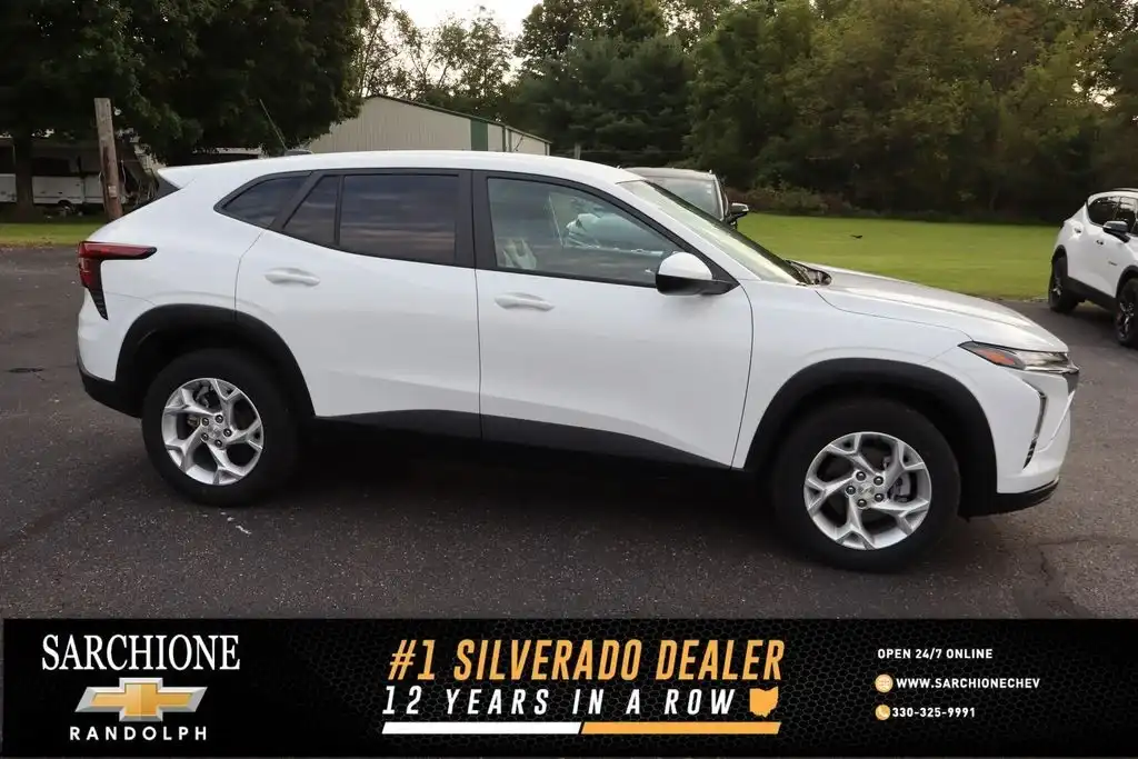 2024 Chevrolet Trax LS's photo