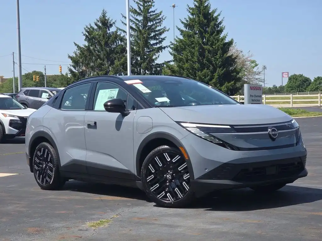 2026 Nissan Leaf Platinum+'s photo