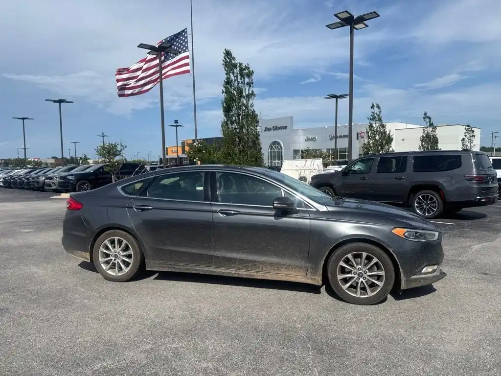 2017 Ford Fusion SE FWD's photo