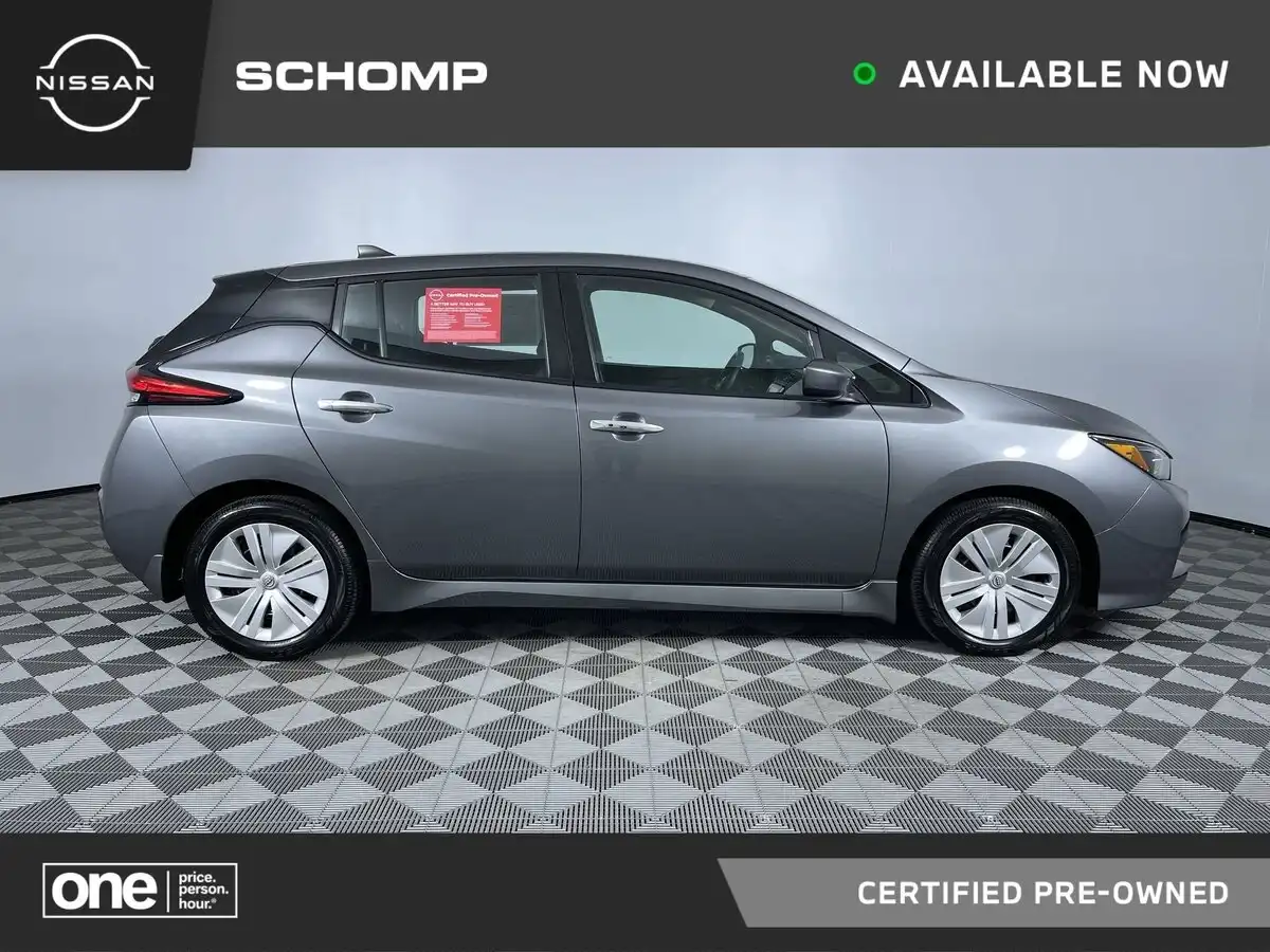 2025 Nissan Leaf S's photo
