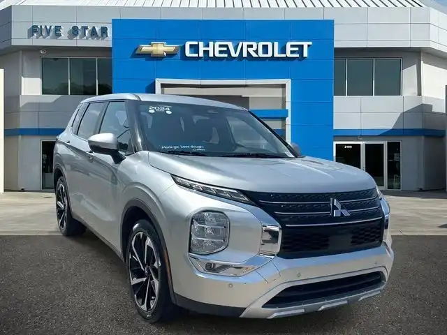 2024 Mitsubishi Outlander SE 2WD's photo