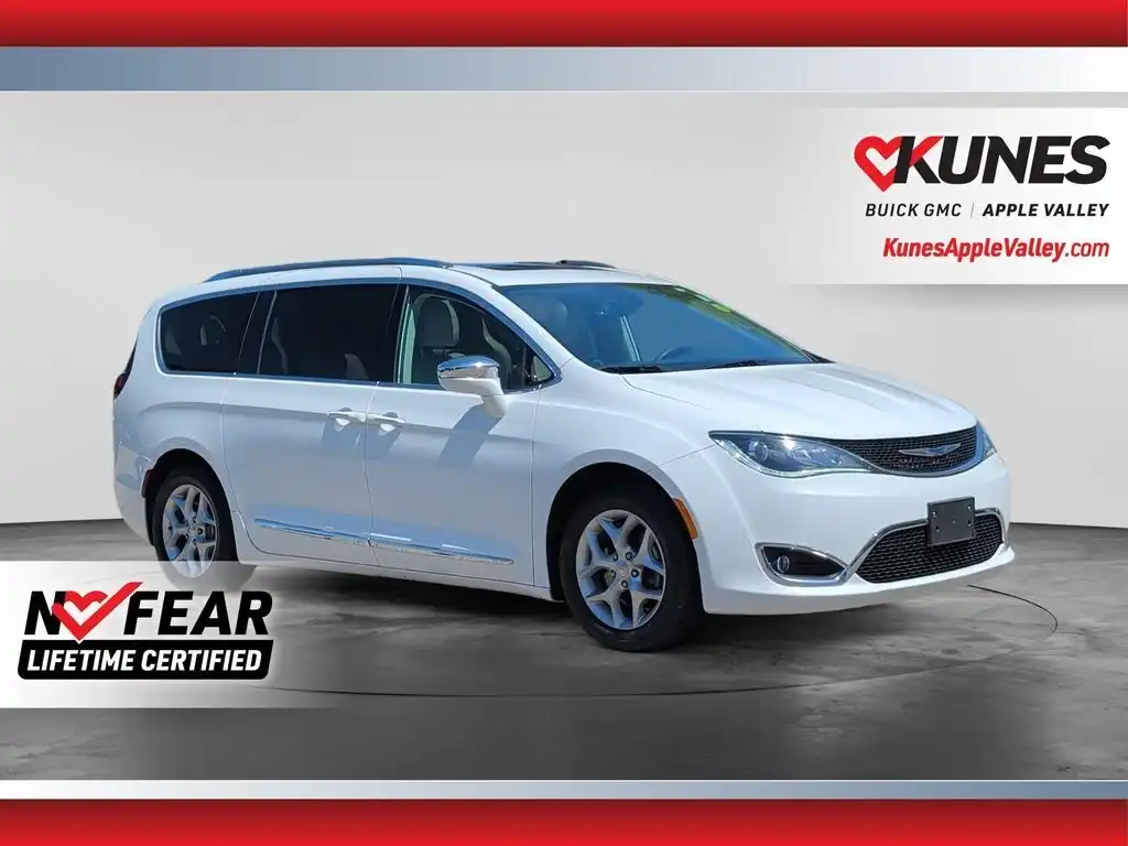 2019 Chrysler Pacifica Limited's photo