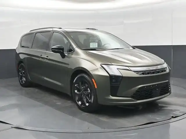 2027 Chrysler Pacifica Limited's photo