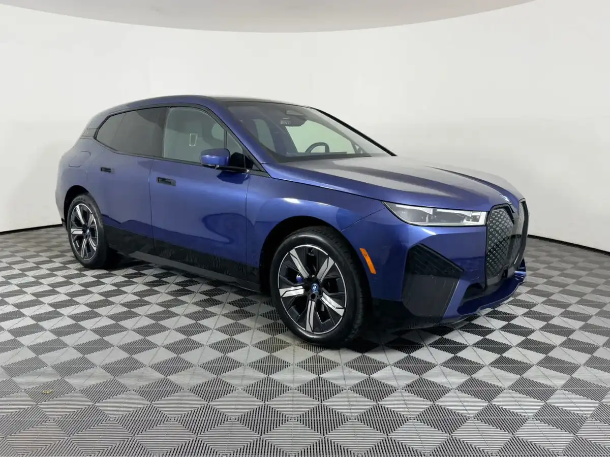 2024 BMW iX xDrive50's photo