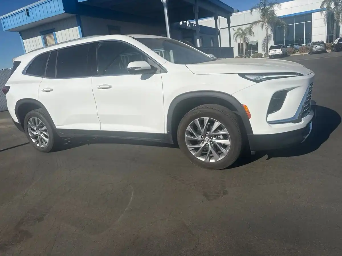 2025 Buick Enclave Preferred's photo