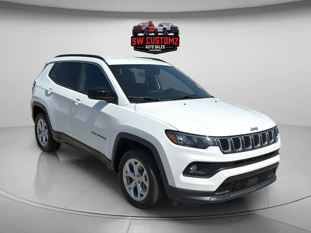 2024 Jeep Compass Latitude 4X4 photo 1