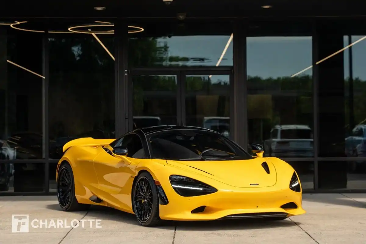 2025 McLaren 750S 4.0 V8's photo