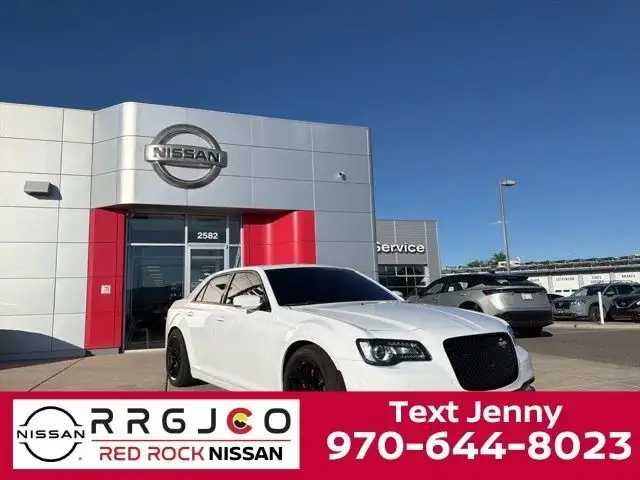 2023 Chrysler 300 C photo 1