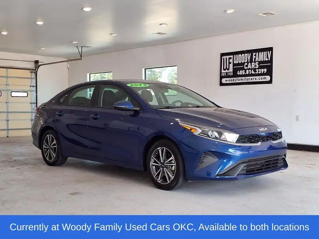 2023 Kia Forte LXS Auto's photo