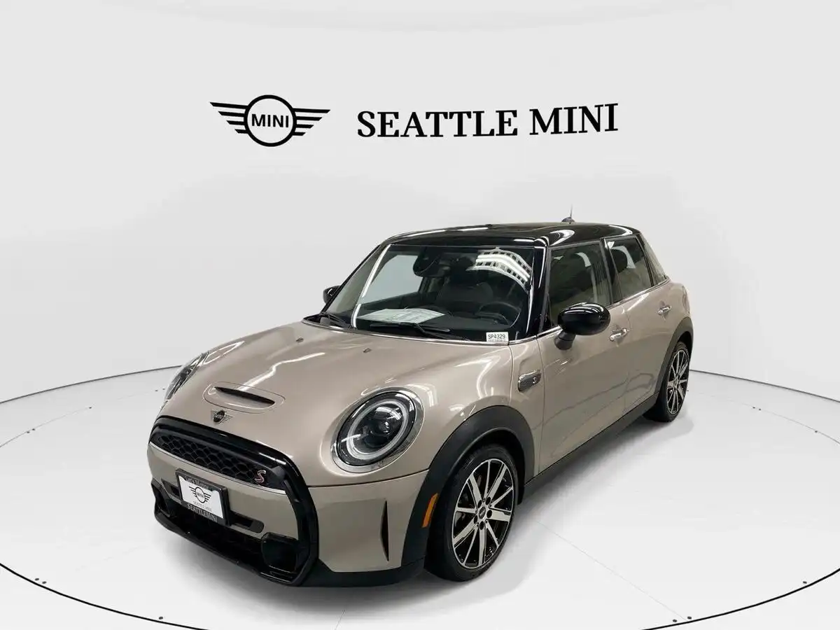 2023 MINI Hardtop Cooper S's photo