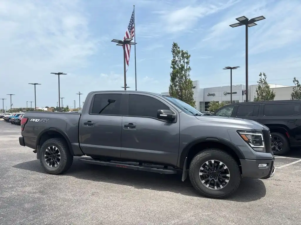 2023 Nissan Titan PRO-4X 4X4 Crew Cab's photo