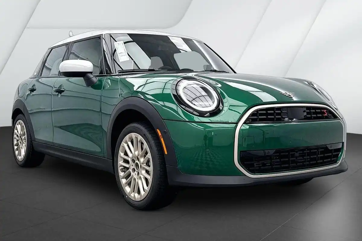 2026 MINI Hardtop Cooper S Signature's photo