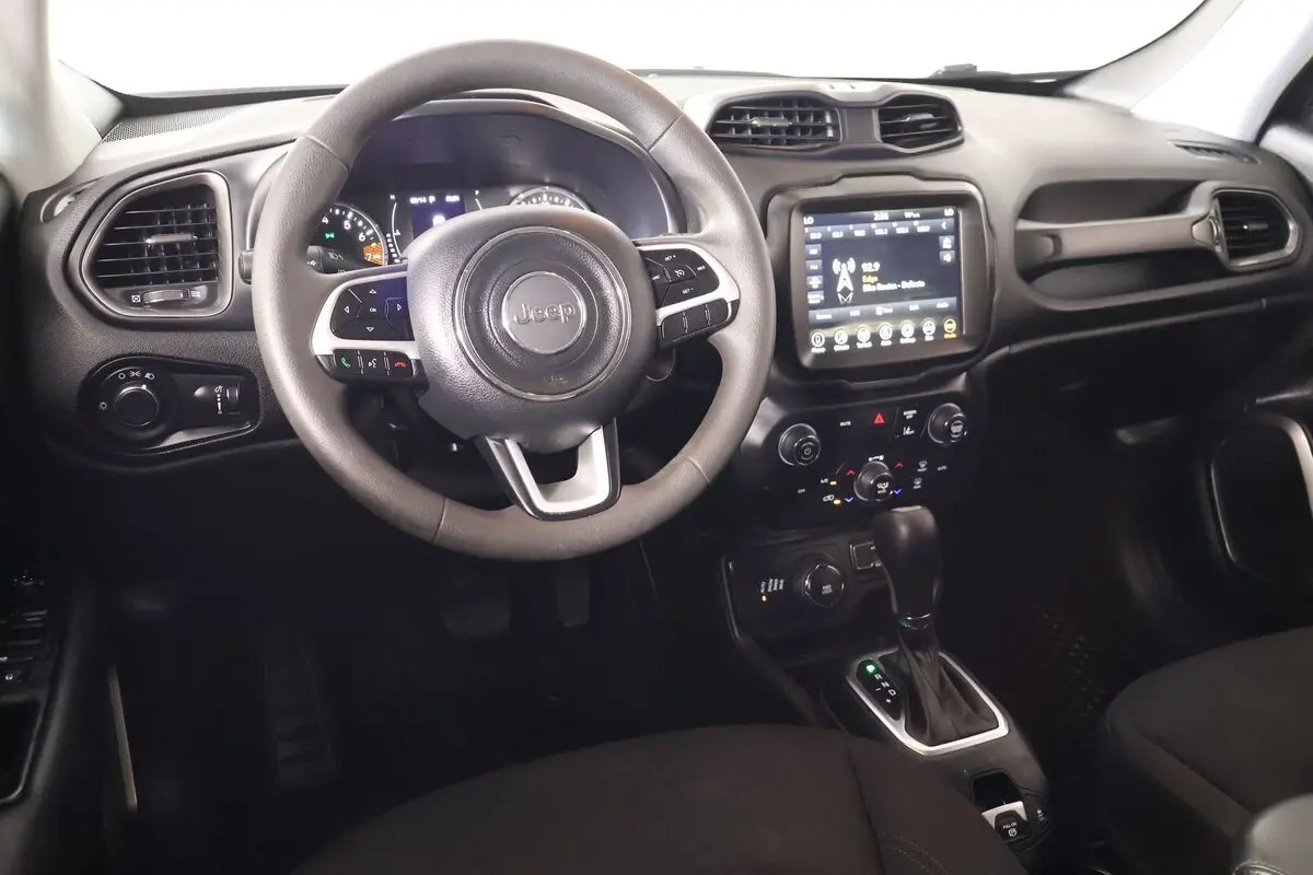 2023 Jeep Renegade Latitude 4WD photo 3
