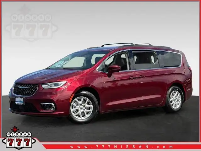 2022 Chrysler Pacifica Touring L's photo