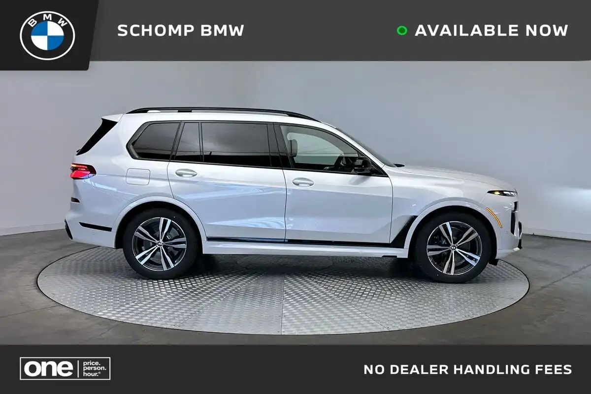 2027 BMW X7 M60i xDrive's photo